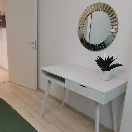 Mexia - Coresi Area Apartman *